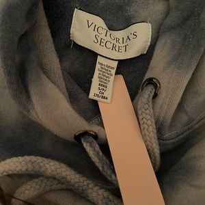 Victoria secret hoodie (WITH TAGS)